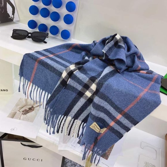 ๐โจAUTHENTICโจ๐Burberry scarf - Picture 4 of 6